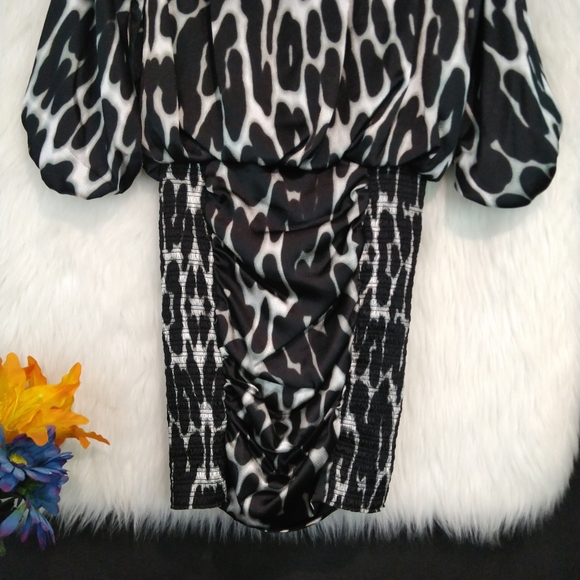 Jessica Simpson Black White and Gray Animal Print Long Sleeve Dress Size 6 - Picture 8 of 10